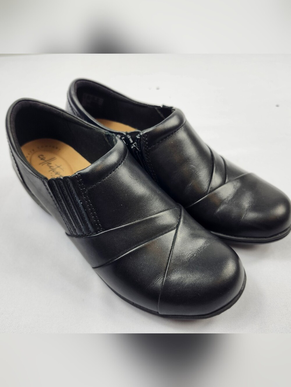 Clarks Collection Women's 7.5 M Black Leather Loafers Zip Up